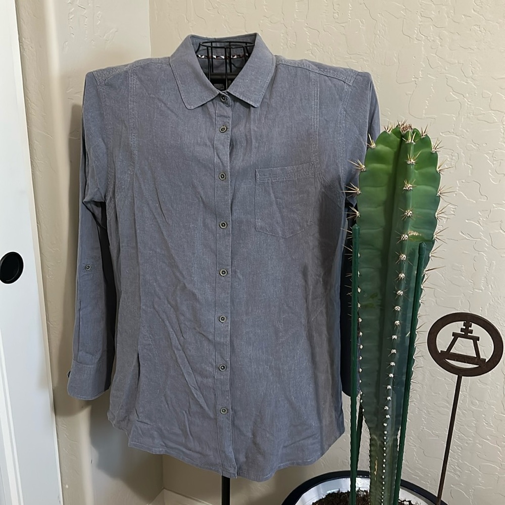 Women’s Prana long sleeve button down great condition!